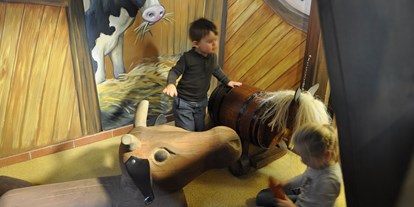 Ausflug mit Kindern - Tröchtelborn - Holztiere  - Kindererlebniswelt Rumpelburg
