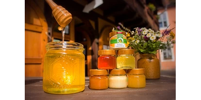Ausflug mit Kindern - Gastronomie: Kindercafé - Deutschland - Honig aus eigener Produktion und große Sortenvielfalt im Hofladen - Deutsches Bienenmuseum