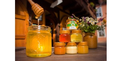 Ausflug mit Kindern - Weg: Lernweg - Erfurt - Honig aus eigener Produktion und große Sortenvielfalt im Hofladen - Deutsches Bienenmuseum