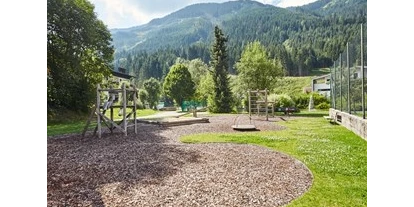 Trip with children - Oberndorf in Tirol - Minigolf Saalbach