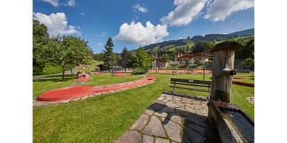 Ausflug mit Kindern - Ausflugsziel ist: eine Sportanlage - Hallenstein - Minigolf Saalbach