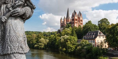 Ausflug mit Kindern - Alter der Kinder: über 10 Jahre - Frankfurt Rhein-Main - Symbolbild für Ausflugsziel Stadtkirche Limburg (Hessen). - Stadtkirche Limburg