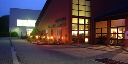 Ausflug mit Kindern - Museumsgebäude in abendlicher Illumination - Deutsches Feuerwehr-Museum Fulda