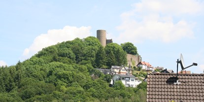 Ausflug mit Kindern - Ausflugsziel ist: ein sehenswerter Ort - Mainz - Blick von Niederreifenberg - Burgruine Reifenberg