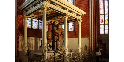 Ausflug mit Kindern - Ausflugsziel ist: eine kulturelle Einrichtung - Rövershagen - ganz seltenes Reiterstandbild von um 1625 - Münster Bad Doberan