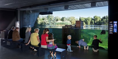 Ausflug mit Kindern - Umgebungsschwerpunkt: Stadt - Göhren-Lebbin - Im "Wassertheater" eröffnet sich der Blick auf den Herrensee im Museumsgarten.  - MÜRITZEUM 