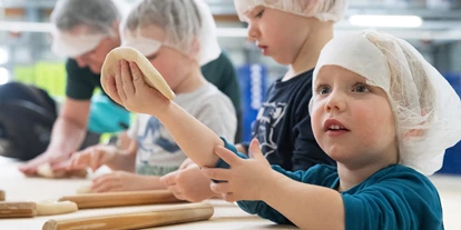 Ausflug mit Kindern - Ausflugsziel ist: ein Schaubetrieb - Peilstein im Mühlviertel - Kinderbackerlebnis - Bio-Hofbäckerei Mauracher