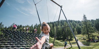 Ausflug mit Kindern - Umgebungsschwerpunkt: Berg - Dorfgastein - Entdecke die Riesenschaukeln am Wagrainis Grafenberg - Wagrainis Grafenberg