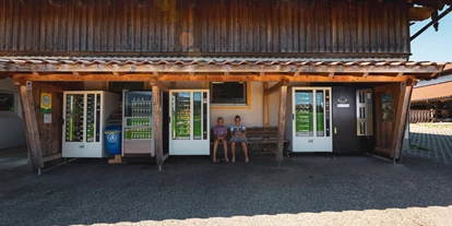 Ausflug mit Kindern - Ausflugsziel ist: ein Schaubetrieb - Kleinberg (Nußdorf am Haunsberg) - 24h-Verkaufsautomaten - Bio-Aubauernhof