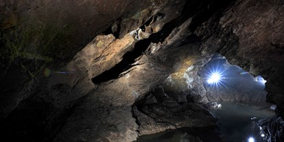 Ausflug mit Kindern - sehenswerter Ort: Wahrzeichen - PLZ 08548 (Deutschland) - Blick über den Großen See - Drachenhöhle Syrau