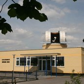 Ausflugsziel - Sternwartengebäude mit Beobachtungskuppel - Sternwarte und Planetarium "Sigmund Jähn"