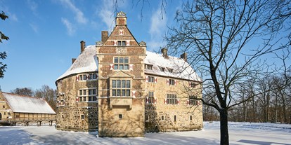 Ausflug mit Kindern - Themenschwerpunkt: Kunst - Deutschland - Auch im Winter einen Besuch wert - Burg Vischering im Schnee - Burg Vischering