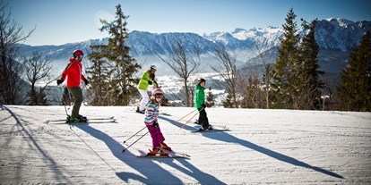 Ausflug mit Kindern - Sicher runter vom Berg auf der blauen Piste "Panoramastraße", die auch zum Rodeln genutzt werden kann - Skigebiet Loser Altaussee