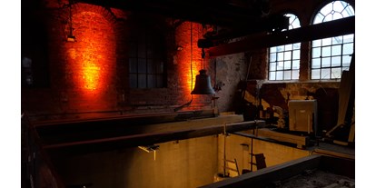 Ausflug mit Kindern - Schatten: halb schattig - Mosel - Blick in die Gießgrube - Museum Glockengießerei Mabilon