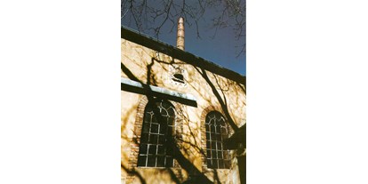 Ausflug mit Kindern - Schatten: halb schattig - Mosel - Gießhalle mit dem Wappen der Glockengießerfamilie Hausen-Mabilon - Museum Glockengießerei Mabilon