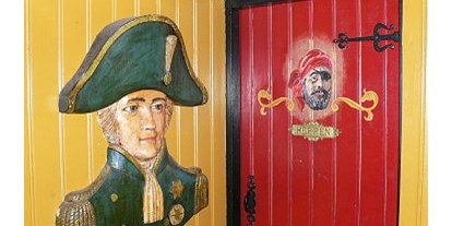 Ausflug mit Kindern - Bassum - Lord Nelson überwacht den piratischen Toiletten - Pannekoekschip Admiral Nelson