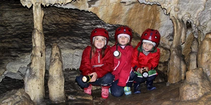 Ausflug mit Kindern - Türnitz - Kinder in der Märchenhalle - Ötscher Tropfsteinhöhle