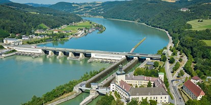 Ausflug mit Kindern - erreichbar mit: Fahrrad - Kollmitzberg - Kraftwerk Ybbs-Persenbeug mit Schleuse & Schloss Persenbeug - Besucherkraftwerk Ybbs-Persenbeug