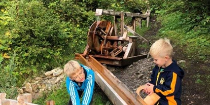 Ausflug mit Kindern - Alter der Kinder: 4 bis 6 Jahre - Roßhaupten - Wasserspiele - Naturerlebnisweg Mitteregg