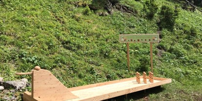 Ausflug mit Kindern - Ausflugsziel ist: eine Wanderung - Holzkegelbahn - Naturerlebnisweg Mitteregg