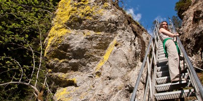 Ausflug mit Kindern - Schatten: überwiegend schattig - Lessach (Lessach) - Stahltreppen führen Dich bis zum Riesachsee - Alpinsteig durch die Höll - Wilde Wasser