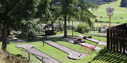 Trip with children - Ausflugsziel ist: eine Sportanlage - Tyrol - Minigolfvergnügen für Gross und Klein in Fulpmes - Minigolf Fulpmes