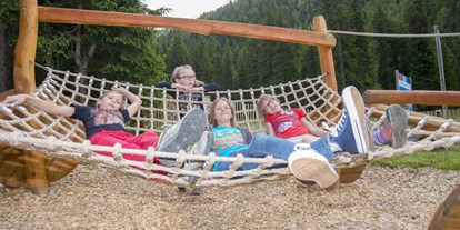 Ausflug mit Kindern - Themenschwerpunkt: Bewegung - Tirol - Waldspielplatz Ochsenbrunnen