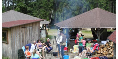 Ausflug mit Kindern - Bad Kreuzen - Feuerstelle und Unterstell-Pavillon - Campingplatz Bärnkopf