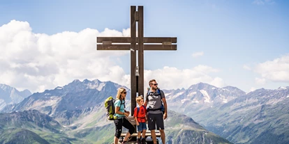 Ausflug mit Kindern - Ausflugsziel ist: ein Aussichtspunkt - Österreich - Gipfelkreuz am Schareck auf 2.600m - Bergbahnen Heiligenblut – Schareck