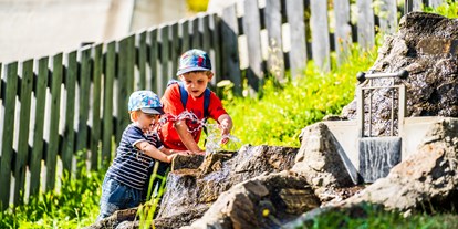 Ausflug mit Kindern - Ausflugsziel ist: ein Wandergebiet - Wörth (Rauris) - Wasserspielplatz an der Mittelstation - Bergbahnen Heiligenblut – Schareck