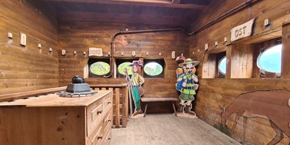 Ausflug mit Kindern - Umgebungsschwerpunkt: Wald - Ötztal-Bahnhof - Forscherpfad in Ladis - Thomas Brezinas Abenteuerberge