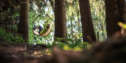 Ausflug mit Kindern - Rauris - Waldschaukel, zu entdecken auf den Wanderwegen - Saalfelden Leogang