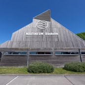 Ausflugsziel - Die 14 Meter hohe Bootshalle fällt durch ihre besondere Architektur auf - NAUTINEUM Stralsund