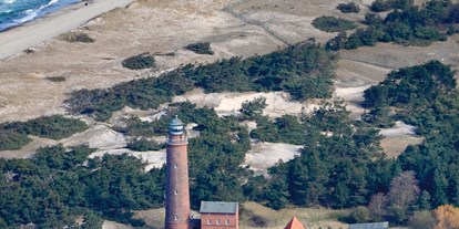 Ausflug mit Kindern - Ostsee - Der Leuchtturm und das Gehöft des NATUREUMs stehen unter Denkmalschutz - NATUREUM Darßer Ort