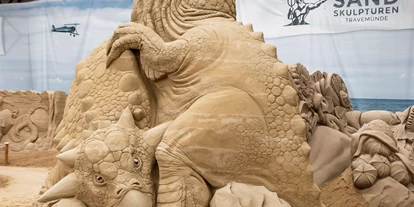 Trip with children - Ausflugsziel ist: ein Museum - Germany - Sandskulpturen Travemünde