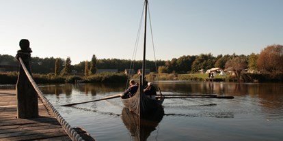 Ausflug mit Kindern - Ostsee - Ruderfahrt mit dem Wikingerschiff "Ratatoskr" - Oldenburger Wallmuseum