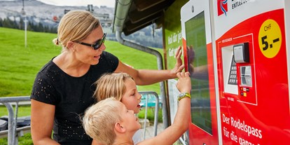 Ausflug mit Kindern - Alter der Kinder: Jugendliche - Luzern - ... unten angekommen kann dann das Erinnerungsfoto mit nach Hause genommen werden. - Sommerrodelbahn Rischli