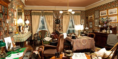 Ausflug mit Kindern - Ausflugsziel ist: ein Museum - Sörenberg - Sie sehen hier Baker Street 
221b an einem sonnigen 
Herbstnachmittag um 
1895, als Sherlock Holmes 
Karriere auf ihrem Höhepunkt stand. - Sherlock Holmes Museum