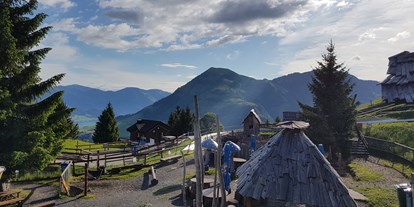 Ausflug mit Kindern - PLZ 6460 (Schweiz) - Grillstelle auf dem Hexenspielplatz (Feuerholz vor Ort) - Abenteuerspielplatz Wirzweli