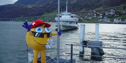 Ausflug mit Kindern - Ausflugsziel ist: eine Wanderung - PLZ 6053 (Schweiz) - Schifffahrt auf dem Vierwaldstättersee zurück nach Beckenried - Goldi-Familiensafari