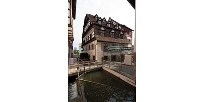 Ausflug mit Kindern - Ausflugsziel ist: eine Sehenswürdigkeit - Rhein - Basler Papiermühle, Hauptgebäude Gallicianmühle. Foto: Daniel Schvarcz - Basler Papiermühle