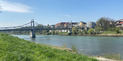 Ausflug mit Kindern - Ausflugsziel ist: eine Wanderung - Mühltal (Überackern) - Brücke Oberndorf Laufen - Zwei-Städte-Rundweg in Oberndorf bei Sbg.