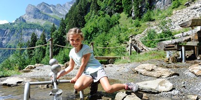 Ausflug mit Kindern - Flond - © Gäste-Info Braunwald, Maya Rhyner - Zwerg-Bartli-Erlebnisweg