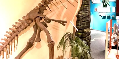 Ausflug mit Kindern - Schatten: vollständig schattig - Plateosaurier - Sauriermuseum Bellach