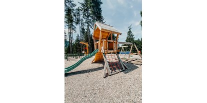 Ausflug mit Kindern - Bayrischzell - Kinderspielplatz beim Waldspielpark Zahmer Kaiser an der Bergstation des 4er Sessellift - Waldspielpark im Freizeitpark Zahmer Kaiser