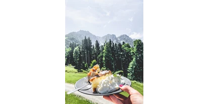 Trip with children - Themenschwerpunkt: Skifahren - Tyrol - Hausgemachte Kuchen im Zahmer Kaiser Restaurant - Zahmer Kaiser Restaurant
