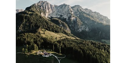 Ausflug mit Kindern - Kinderwagen: vollständig geeignet - Tiroler Unterland - Zahmer Kaiser Restaurant mit dem einzigartigen Bergmassiv im Hintergrund - Zahmer Kaiser Restaurant