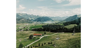 Ausflug mit Kindern - Ausflugsziel ist: ein Aussichtspunkt - Bergen (Landkreis Traunstein) - Aussicht vom Zahmer Kaiser Restaurant auf den Walchsee - Zahmer Kaiser Restaurant