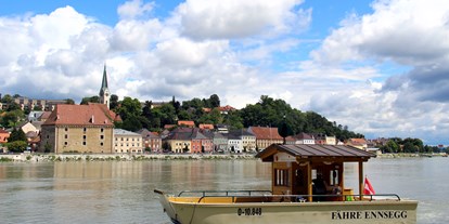 Ausflug mit Kindern - Mauthausen - Donauradfähre "Ennsegg" transportiert Gäste täglich von Mai bis Oktober zwischen Enns-St. Pantaleon und Mauthausen - Mauthausen an der Donau