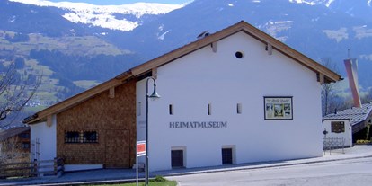 Ausflug mit Kindern - Wickeltisch - Mayrhofen (Mayrhofen) - Heimatmuseum Aussenansicht im Sommer - Museum in der Widumspfiste